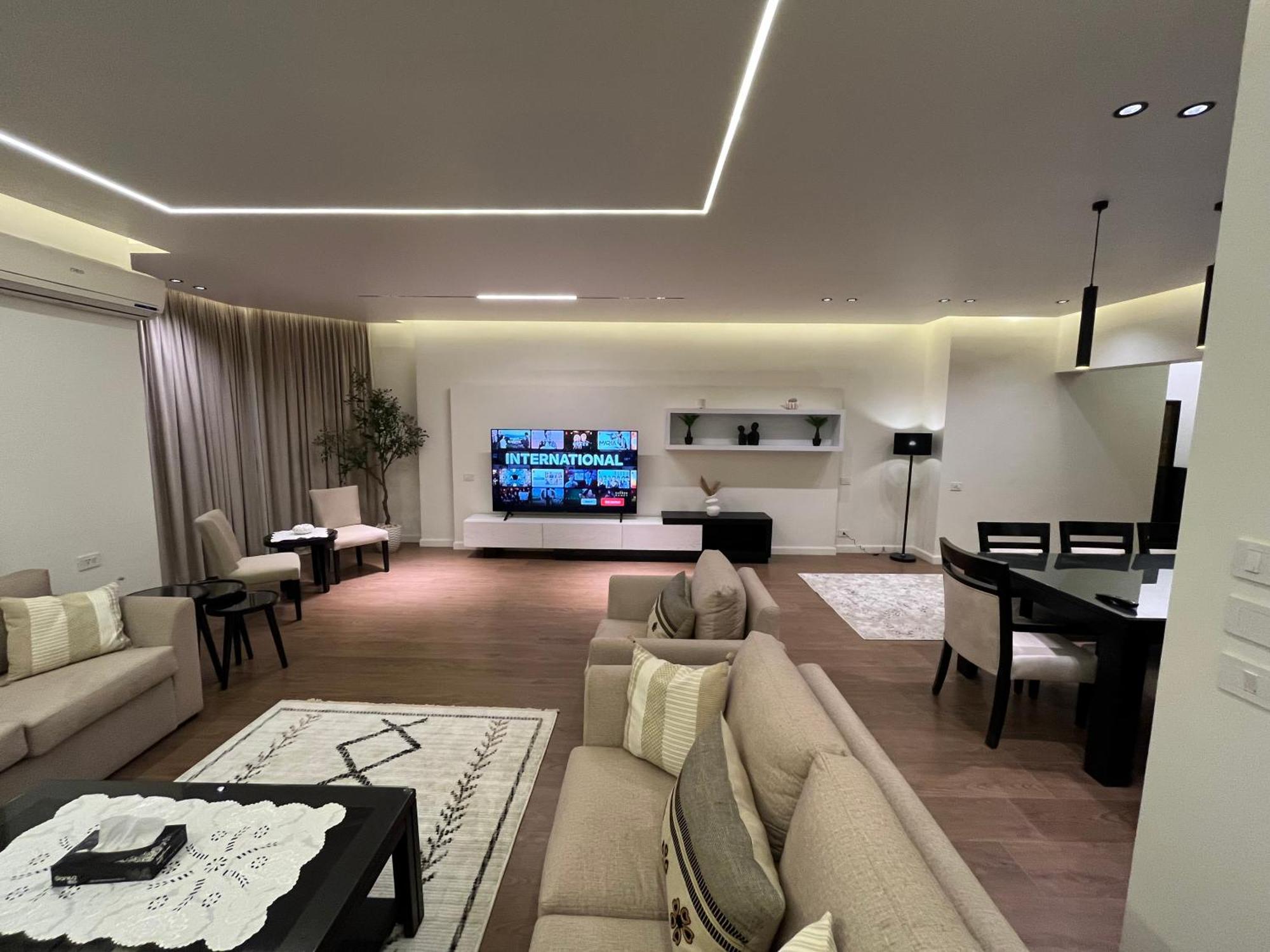 Apartment Luxury 3bd In Mohandseen *